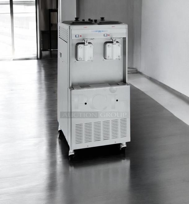 Taylor 0772 soft serve freezer, dual flavor, in outstanding condition; fully tested, 208–230V, sleek design suitable for commercial use.