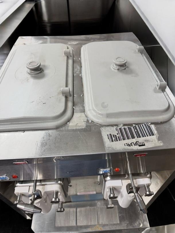 Taylor 0772 soft serve freezer in outstanding condition, dual flavor, visible controls, 208–230V, fully tested and working.