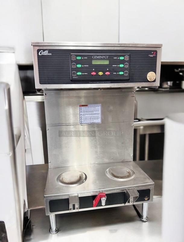 Curtis GEMINI® GT coffee brewing system, stainless steel, dual warmer plates, tested and working condition, model GT.