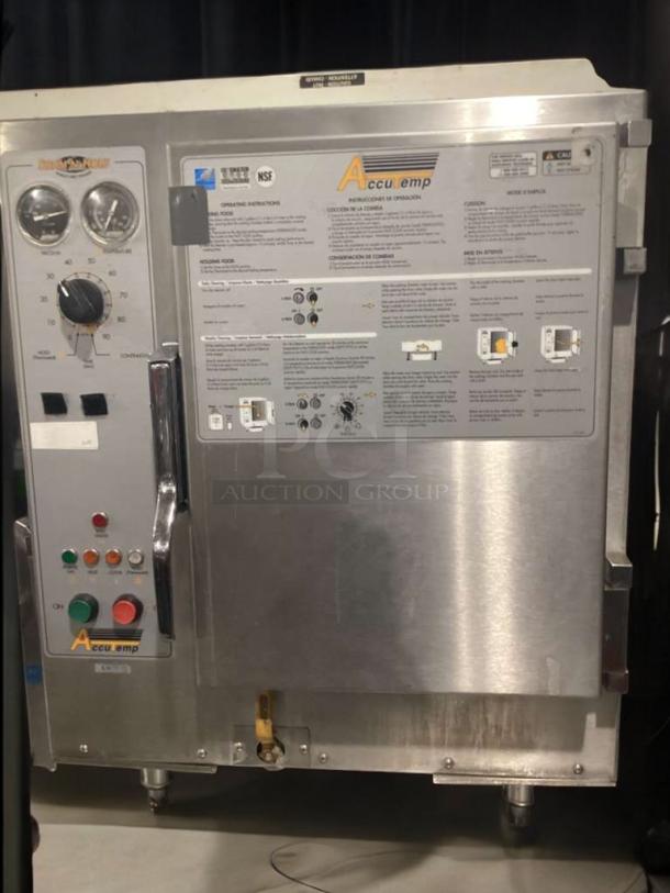 Exceptional AccuTemp Evolution Commercial Electric Steamer, 208–240V, fully tested and working, in excellent condition.