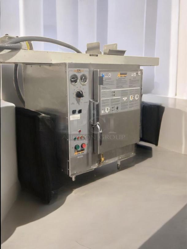 AccuTemp Evolution commercial electric steamer, 208-240V, excellent condition, fully tested, control panel with gauges.