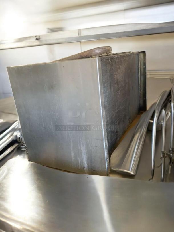 Jade Range Salamander Broiler, stainless steel, natural gas, excellent condition, fully tested, side view.