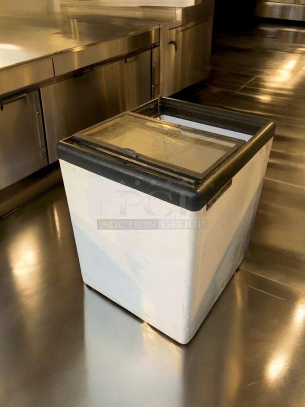 True THF-29FL glass top display freezer in exceptional condition, fully tested, 115V, by True Manufacturing Co., Inc.