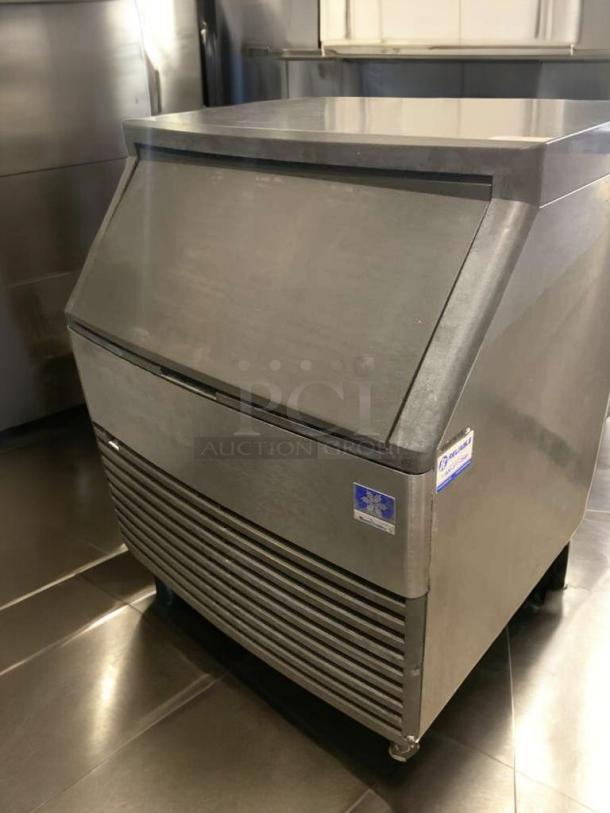 Prime condition Manitowoc QD0272A ice maker, 115V, stainless steel, fully tested and working, visible brand label.