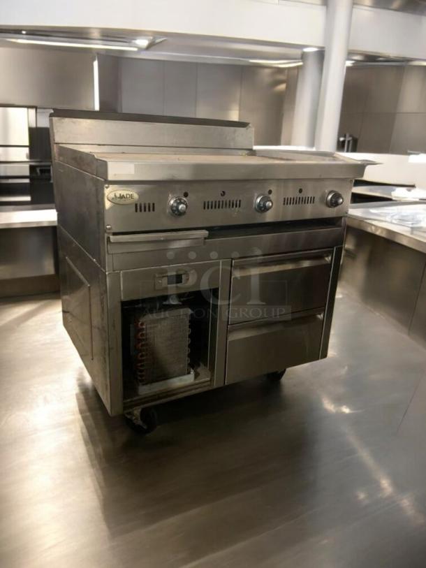 Avantco RG1830NS hot dog roller grill, 30-dog capacity, stainless steel, exceptional condition, fully tested, commercial use.