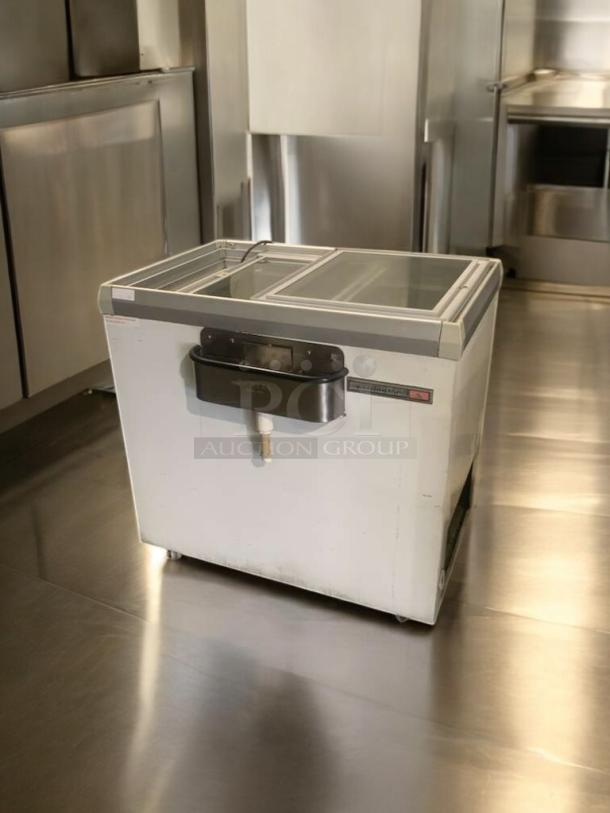 Very good condition Frigidaire IK 273 commercial ice cream dipping cabinet freezer, 115V, fully tested and working.