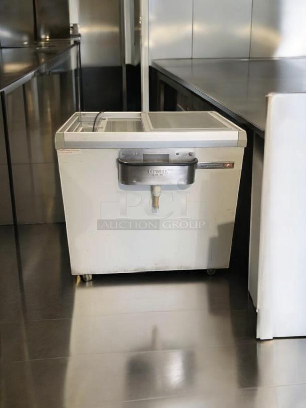Frigidaire IK 273 ice cream dipping cabinet, very good condition, 115V, white, Dipwell attachment, fully tested and working.