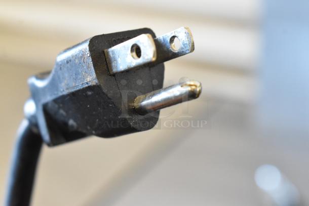 Close-up of a three-prong plug of the Jun-Air 86R-3MN1-DSBHH Nitro Brew Nitrogen Generator.