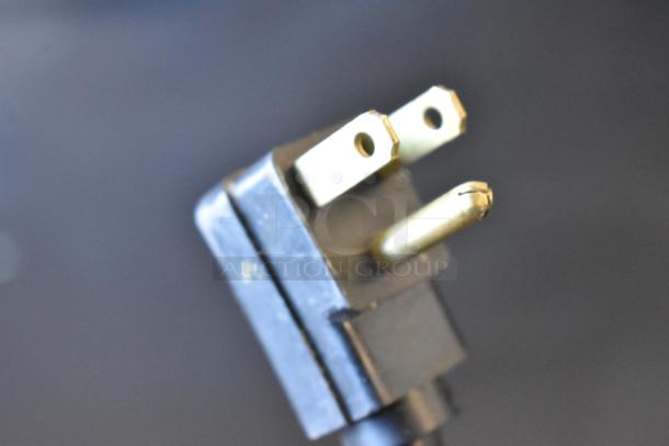 Traulsen RHT132WUT-FHS cooler power plug, 115 volts, 1 phase; close-up view, sturdy and well-maintained condition.