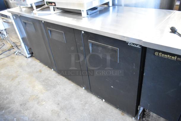 2017 True TBB-4-HC metal 3-door back bar cooler, 115 volts, 1 phase, used condition, brand logo on the surface.