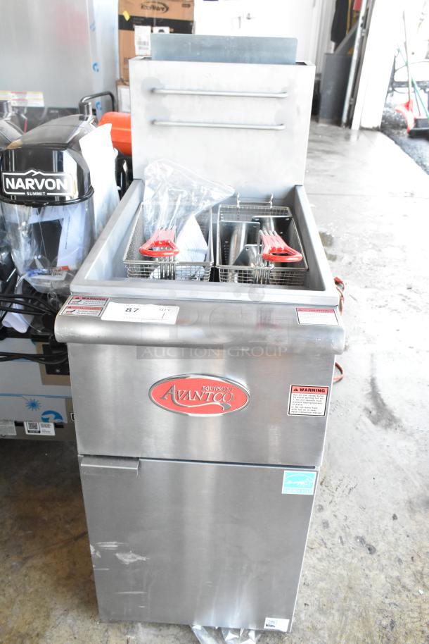 Brand new Avantco 177FFES50N stainless steel deep fat fryer, 85,000 BTU, natural gas, with 2 metal fry baskets. Scratch and dent condition.
