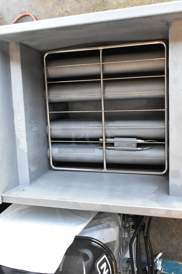 BRAND NEW SCRATCH AND DENT! 2024 Avantco 177FFES50N stainless steel commercial deep fat fryer, 85,000 BTU, with 2 fry baskets.