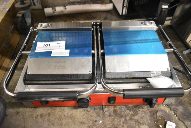 BRAND NEW 2023 Avantco 177PG400S Stainless Steel Dual Panini Grill, smooth plates, 19 5/8" x 9 1/8" surface, 120V.