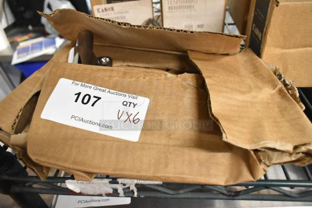 6 brand new scratch and dent Kason door hinges and release handles, boxed with auction label. Quantity: 6.