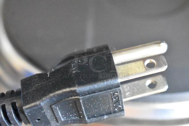 Close-up of a power plug for the Waring WDB600 Double Burner Solid Top Countertop Range. Brand new condition.