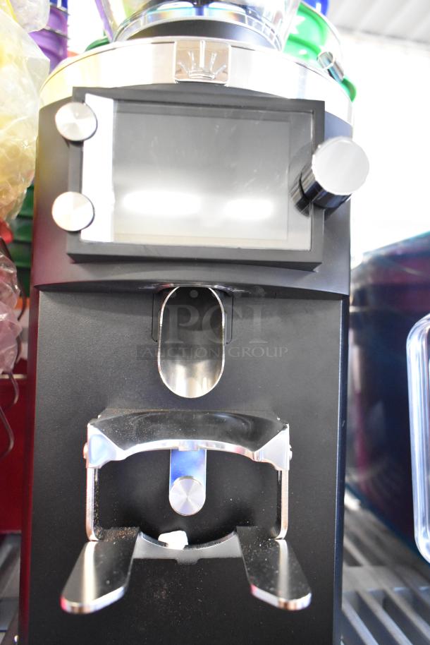 Brand new 2025 Mahlkonig E65T GBS metal espresso grinder, black. 2.6 lb capacity. Scratch and dent. 120V, 1 phase.