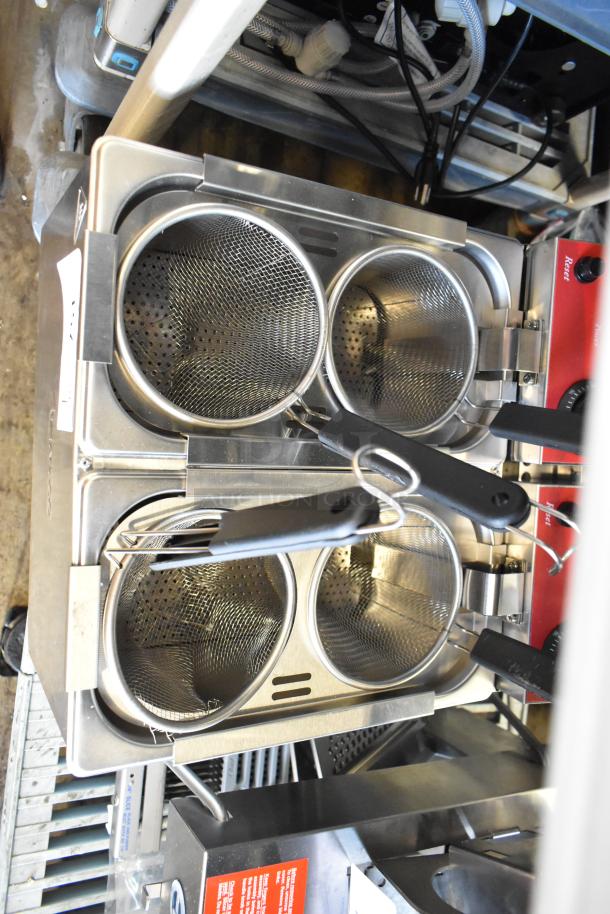 Avantco 177PC102 stainless steel 2-gallon electric countertop pasta cooker, brand new scratch and dent, 120V, dual sections.