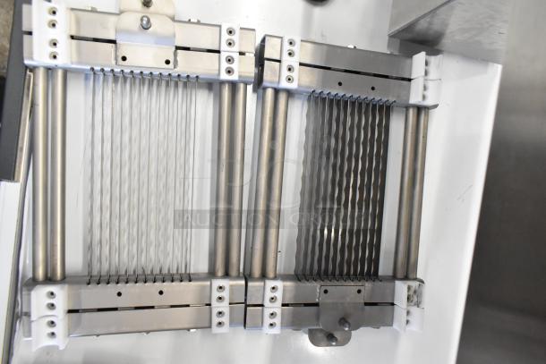 Brand new Edlund 350 electric slicer for fruits and vegetables, 115V, 1 phase. Scratch and dent condition, durable design.