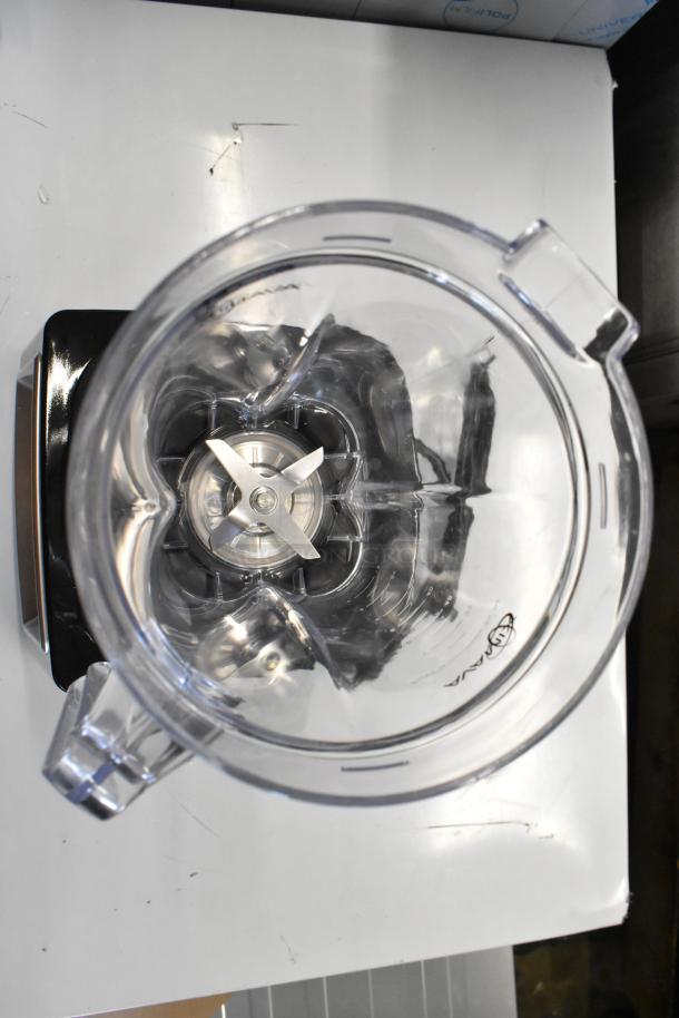 BRAND NEW 2020 AvaMix 928BX2100K commercial blender, 3 1/2 hp, keypad control, 64 oz. Tritan™ container, top view.