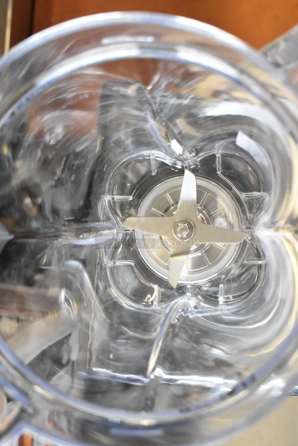 AvaMix 928BX2100E commercial blender's 64 oz. Tritan™ container with stainless steel blade assembly. Brand new condition.