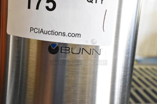 Bunn 32125.0000 2.5L stainless steel airpot, brand new condition, scratch and dent, label indicates auction site details.