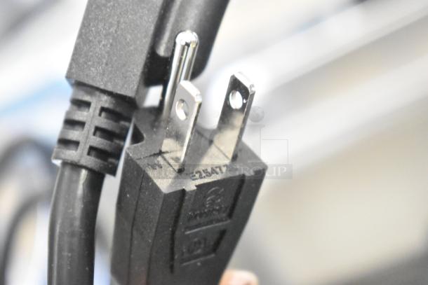 Close-up view of a power plug compatible with the Mainstreet 177F20E dual tank electric fryer.