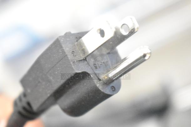 Close-up of a three-prong electrical plug for the Mainstreet 177F20E dual tank electric fryer. 110 volts, 1 phase.