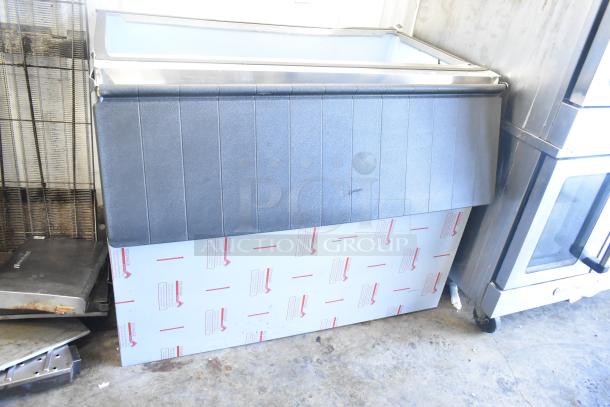 Brand new 2022 Hoshizaki B-900SF stainless steel ice storage bin. Scratch and dent condition, 900 lb capacity, 52" wide.
