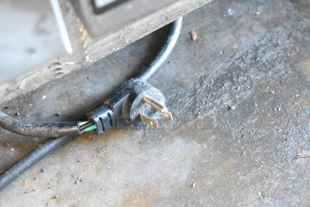 Power cord of Delfield 4460N-24M-QZN stainless steel commercial prep table. 115 volts, 1 phase.