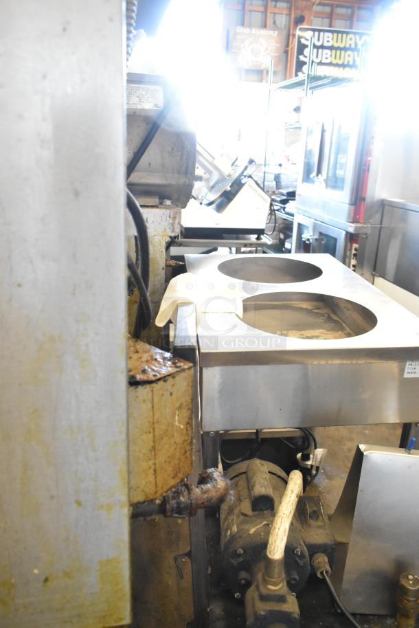 Blodgett Zephaire 200 stainless steel commercial convection oven with view-through doors, oven racks, thermostatic controls, metal legs on casters.