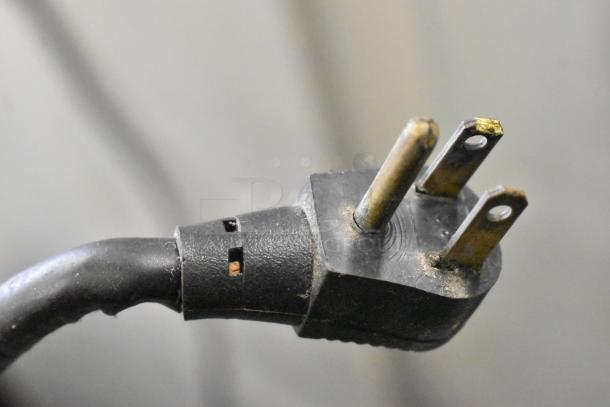 Traulsen RHT 2-32NUT cooler plug, showing a slightly worn three-prong plug for 115-volt, 1-phase power supply.