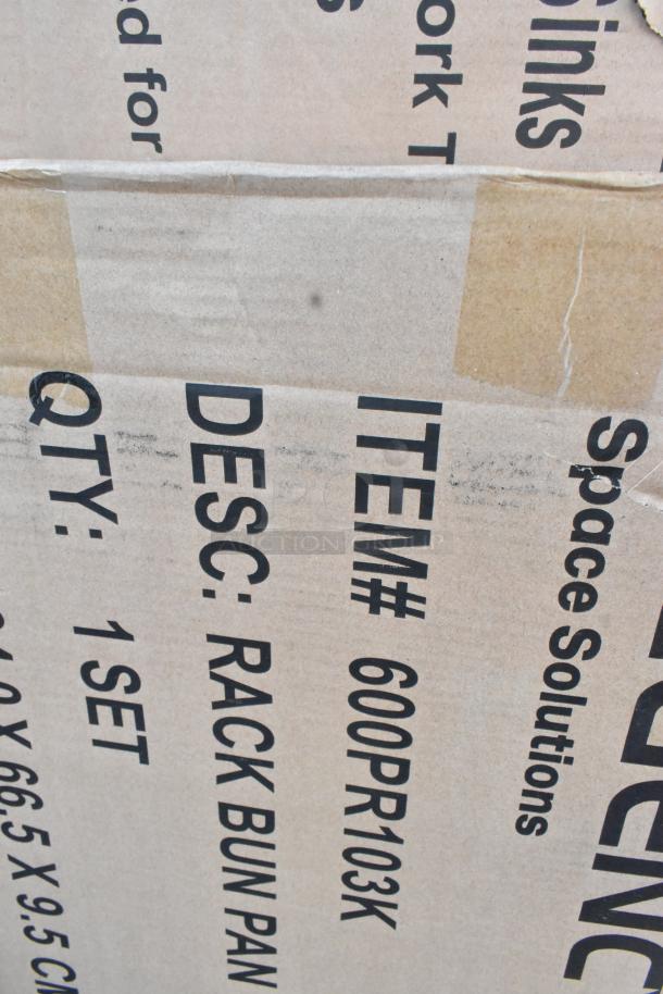 Cardboard box with markings indicating a Rack Bun Pan, item #600PR103K, 1 set. Scratch and dent condition.