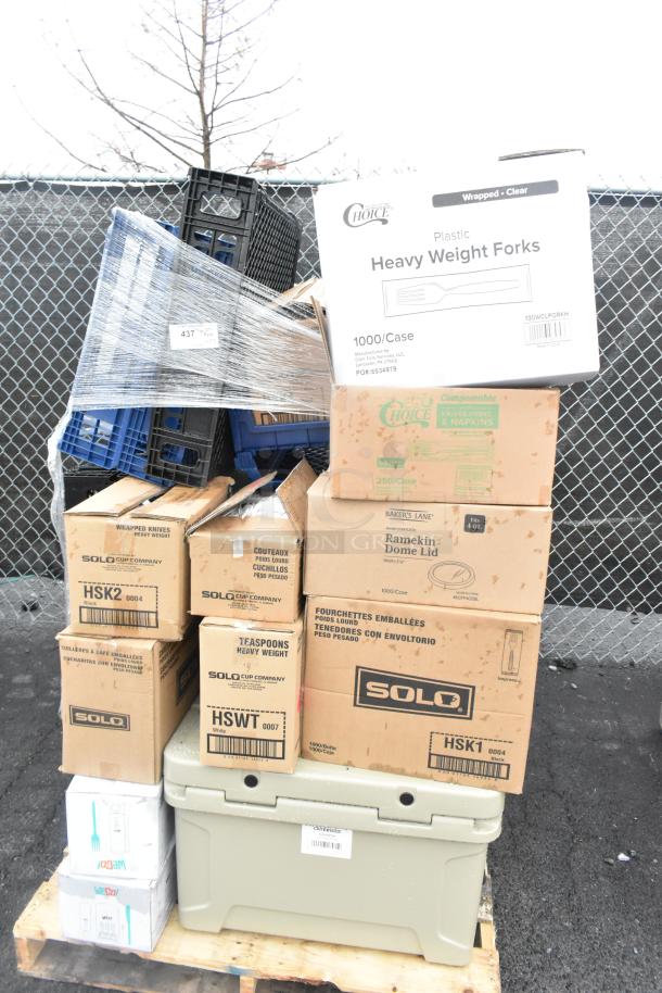 Palette of bakery bread trays, teaspoons, and ramekin cups in boxes. Some boxes labeled Choice and Solo. Items are new with minor dents.