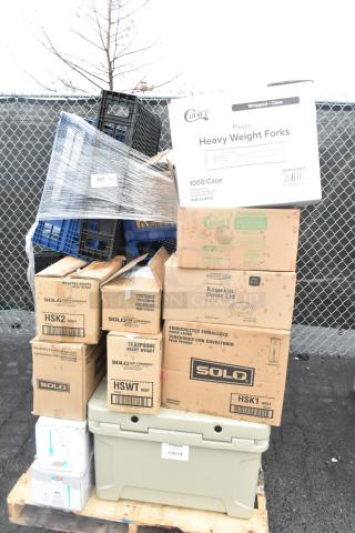 Palette of bakery bread trays, teaspoons, and ramekin cups in boxes. Some boxes labeled Choice and Solo. Items are new with minor dents.