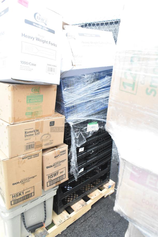 Pallet with boxes containing bakery bread trays, teaspoons, and ramekin cups. Items are brand new, some with minor defects.