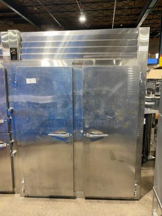 Traulsen Commercial Stainless Steel Solid 2 Door Reach-In Refrigerator! With Chrome Plated Wired Rack! Model: RHT232WUT-172 SN: T4B2540099! 115V 1 Phase! - Item #1225378