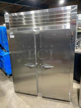 Traulsen Commercial Stainless Steel Solid 2 Door Reach-In Refrigerator! With Chrome Plated Wired Rack! Model: 1RHT232WUT SN: V606060I92! 115V 1 Phase! - Item #1225380
