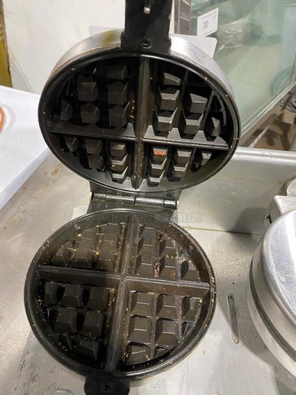 Waring WW250 double Belgian waffle maker, stainless steel, electric, countertop model, 120V, used condition.