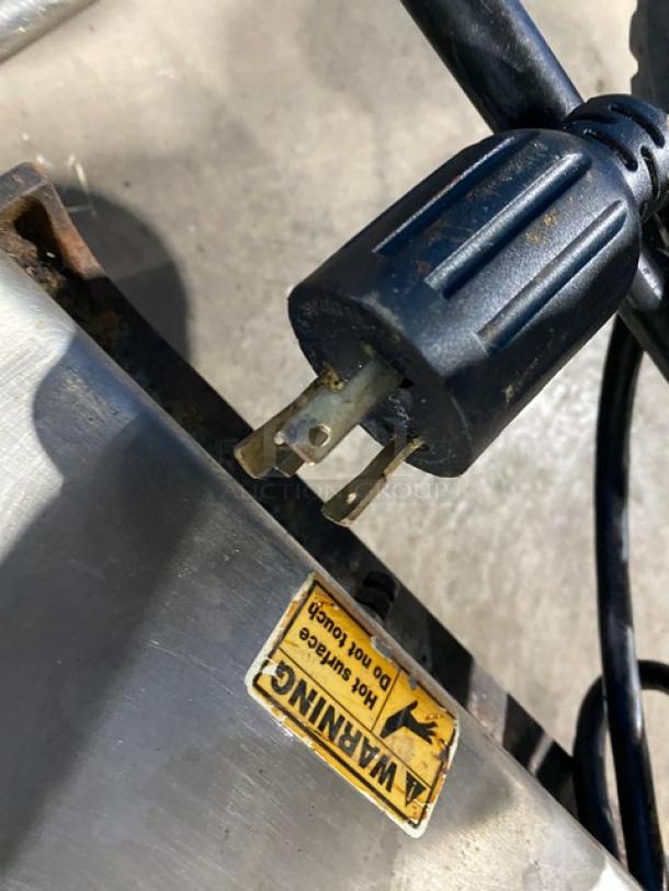 Equipex Sodir Series dual panini press grill, model MAJESTIC, stainless steel, grooved grates, visible warning label, 208/240V plug.