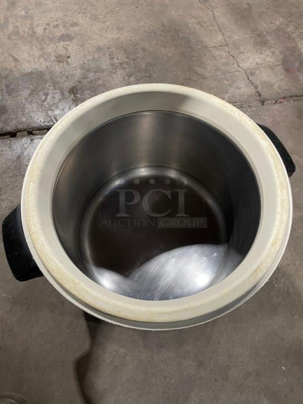 Zojirushi commercial stainless steel sushi rice container with lid. Good condition, durable handles, and spacious interior.