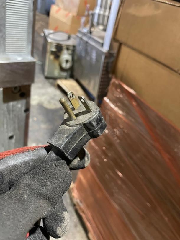 Power cord plug for Manitowoc Multiplex MB-8-1 smoothie workstation, indicating 115V electric connection.