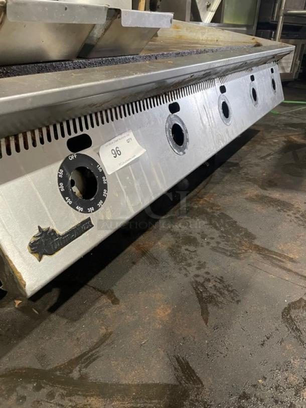 Star Ultra Max Series stainless steel gas flat griddle, natural gas-powered, features control knobs. In good condition.