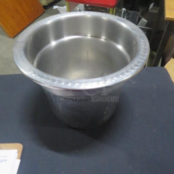 Vollrath stainless steel Bain Marie, model #802300-10, in good condition, with smooth finish and wide rim.