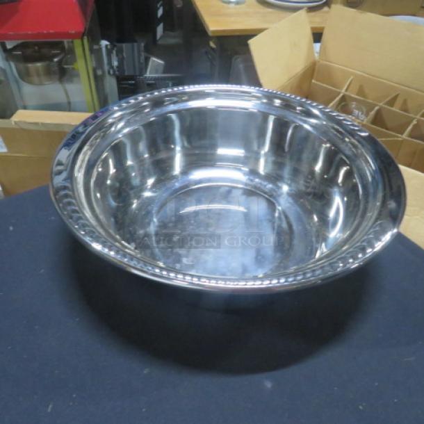 One new Vollrath Oval Super Pan, model 8230510, stainless steel, pristine condition, reflective finish.