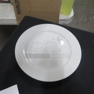 Maxwell Williams 9-inch white plate, item 10XBID, in excellent condition with a smooth, glossy finish.