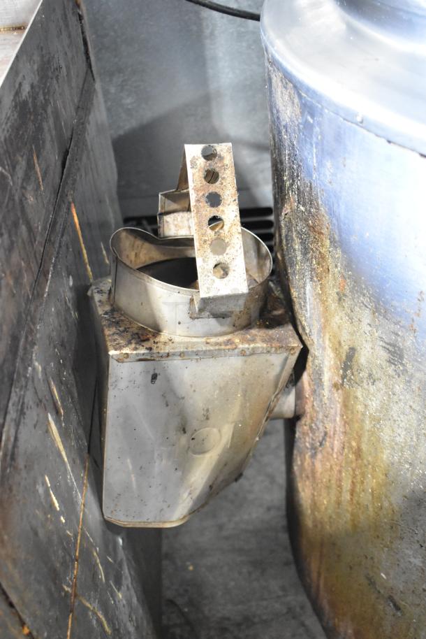 Groen AH/1E-40 stainless steel 40-gallon steam kettle, natural gas powered. Shows signs of wear and rust. 100,000 BTU.