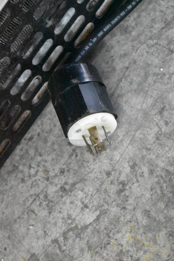 Federal Industries RSSM478SC plug detail, 120/208-240 Volts, 1 Phase, commercial merchandiser plug on floor.