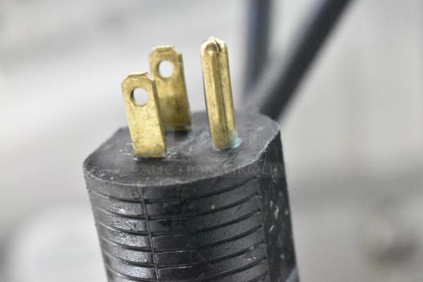 Plug of JBT 2 GEN MFJ Fresh N Squeeze Citrus Juicer, 120 Volts, showing standard three-prong configuration.