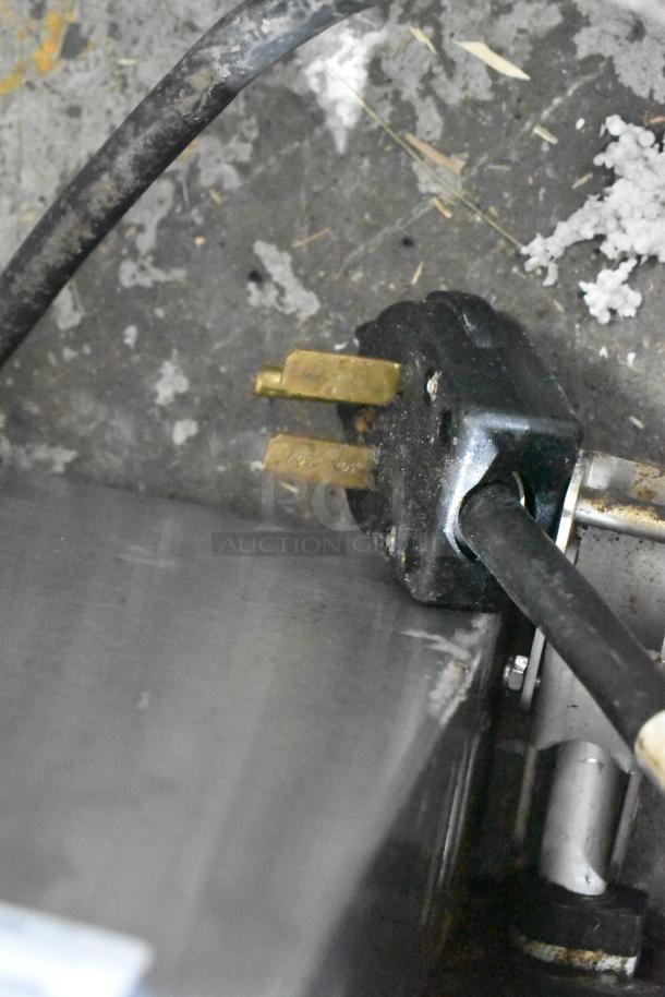 Ovention stainless steel conveyor pizza oven electric plug, 3-phase. Features durable stainless steel construction.