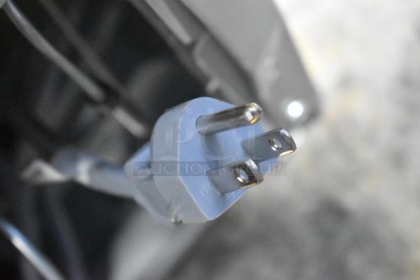 Frigidaire EFR780-T-6COM power plug, 115 volts, 1 phase. Close-up of a new three-prong electrical plug.